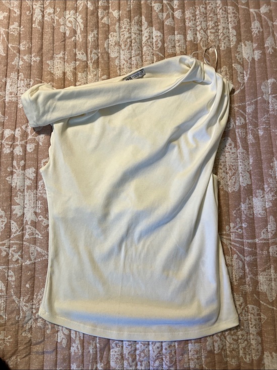 Zara Tops - Zara Sleeveless One-Shoulder Cream Top